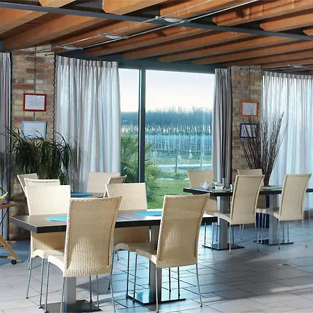Tenuta Aganis 3* パラッツォーロ・デッロ・ステッラ